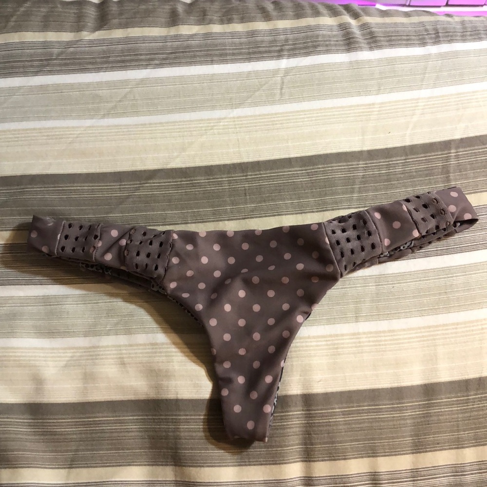 Acacia bottoms